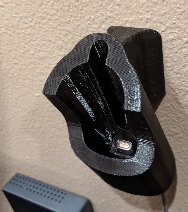 HTC Vive Seinään asennettava ohjainpidike lataustoiminnolla
