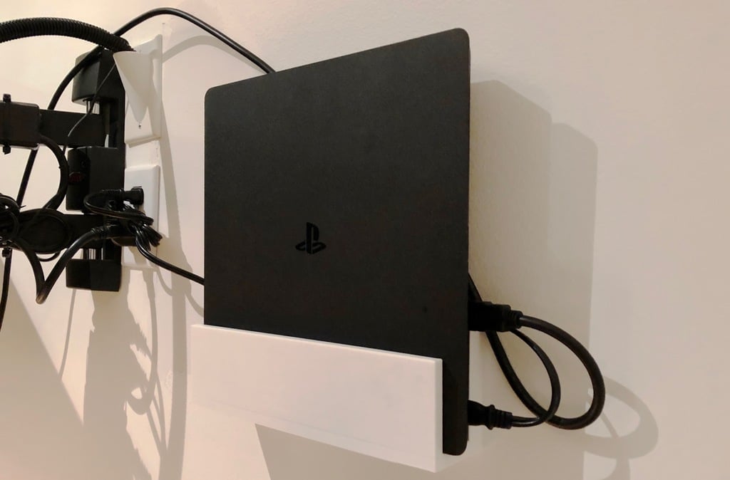 PS4 Slim -seinäteline