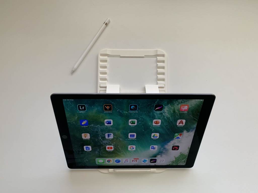 Säädettävä iPad-teline (laajennettu remix)