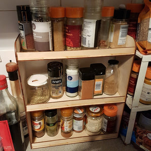 Tyylikäs maustehylly keittiöön