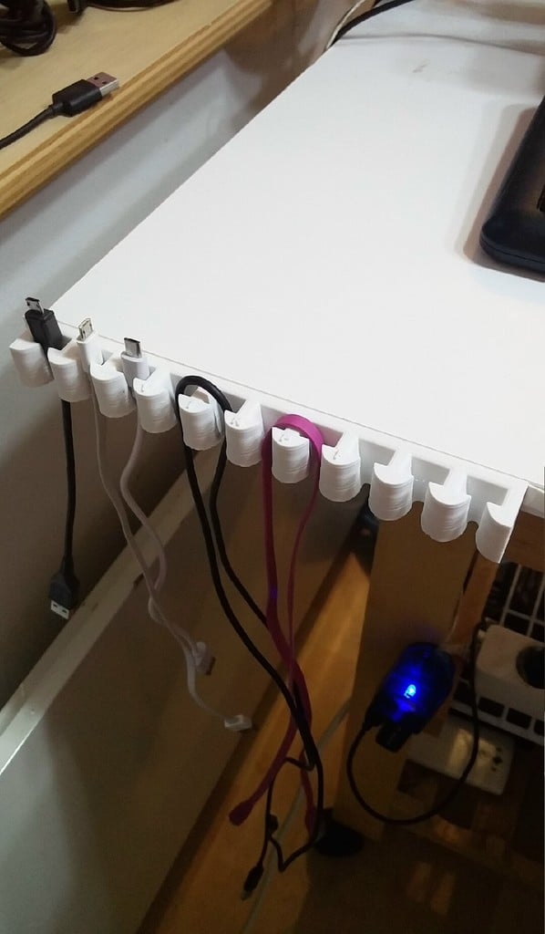 USB-kaapelin pidike - Kätevä ja järjestetty