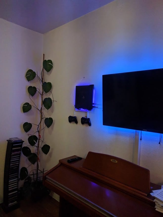 PS4 Pro -seinäteline