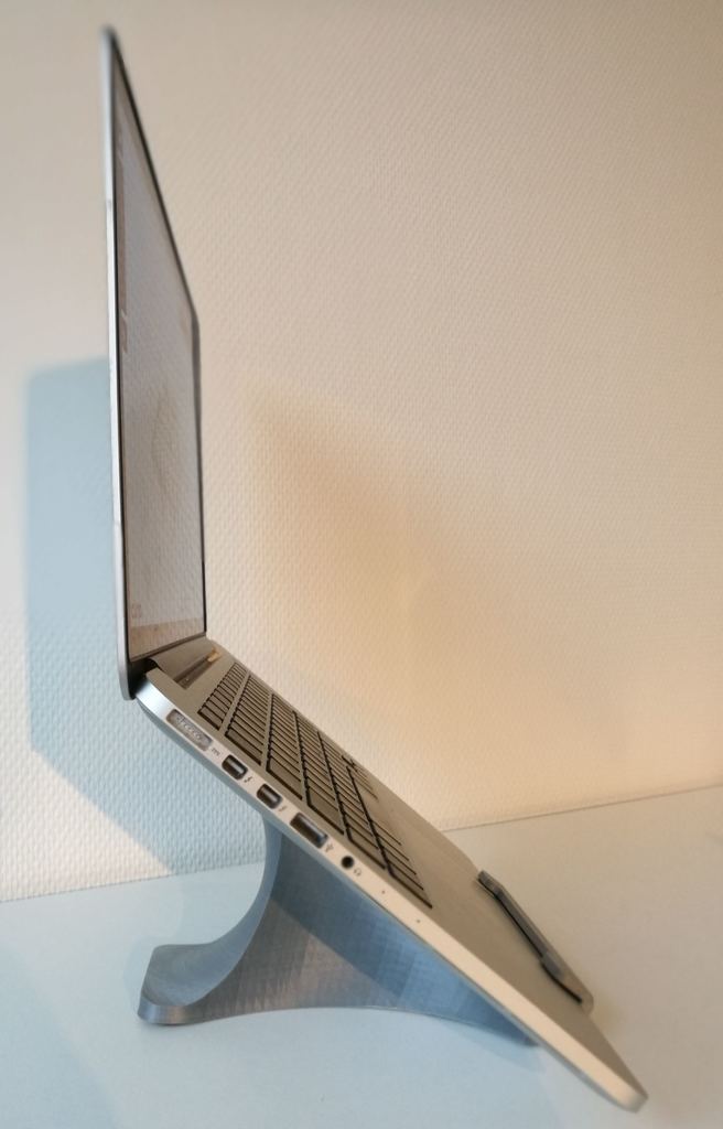 Tyylikäs MacBook Pro -jalusta 13" ja 15" malleille