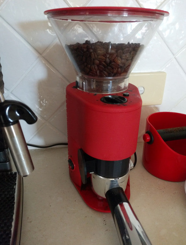 Kahvisuppilo ja tampperi espressolle