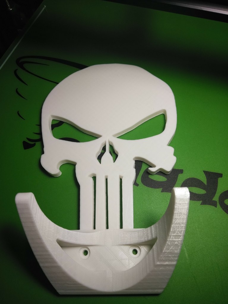 Punisher -skeittilaudan seinäteline