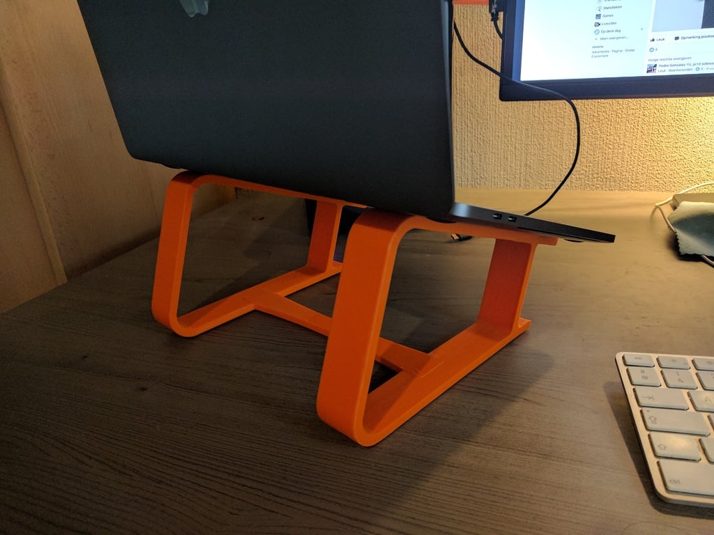 Telakka MacBook Pro 13' ja 15' kannettavalle tietokoneelle jalusta