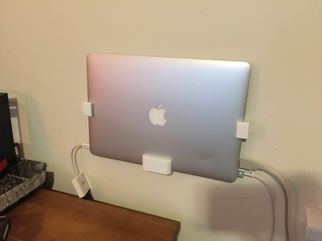 MacBook Air seinätelineen sivutuet