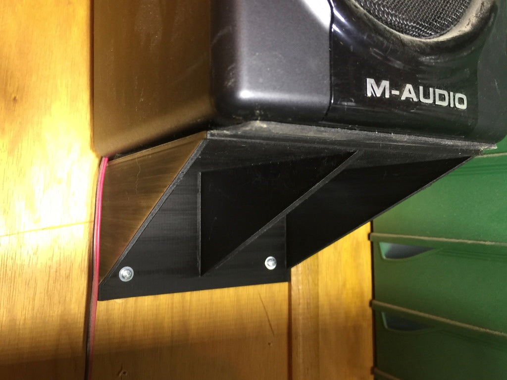 Seinäkiinnike M-Audio AV-40 -kaiuttimille