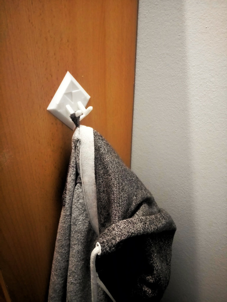 Moderni seinävaatehenkari vaatteille