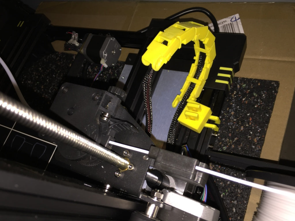 Anycubic Chiron tulostusalustakaapeliketjun remix klipsi
