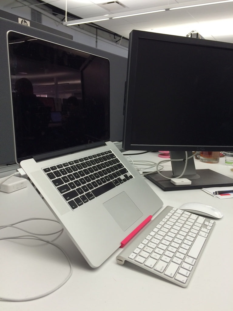 MacBook Pro -jalusta – parannettu vakaus ja ergonomia