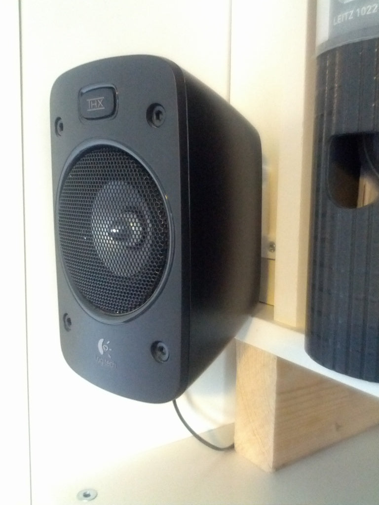 Seinäkiinnike Logitech Z906 5.1 -kaiutinjärjestelmälle