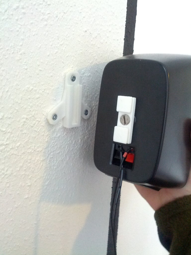 Seinäkiinnike Logitech Z906 5.1 -kaiutinjärjestelmälle