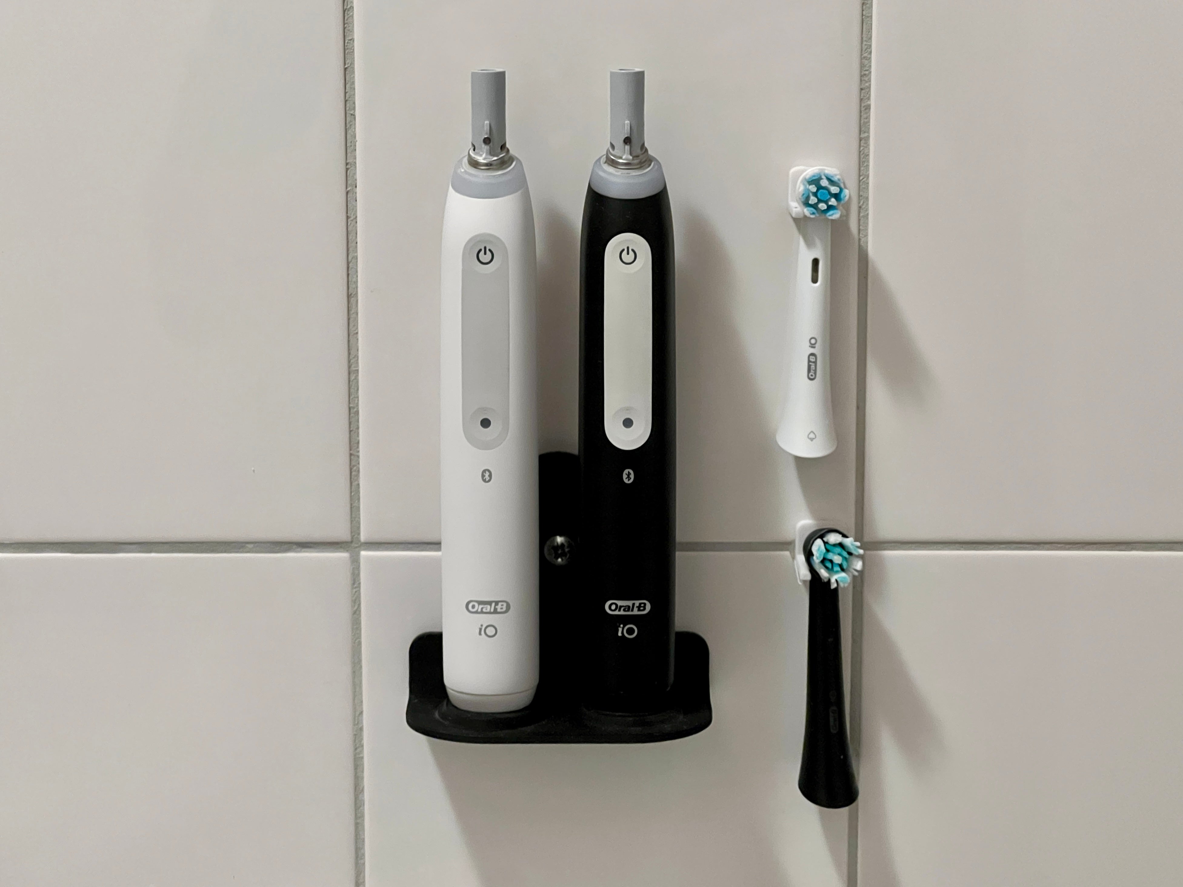 Oral-B-hammasharjan seinäkiinnitys