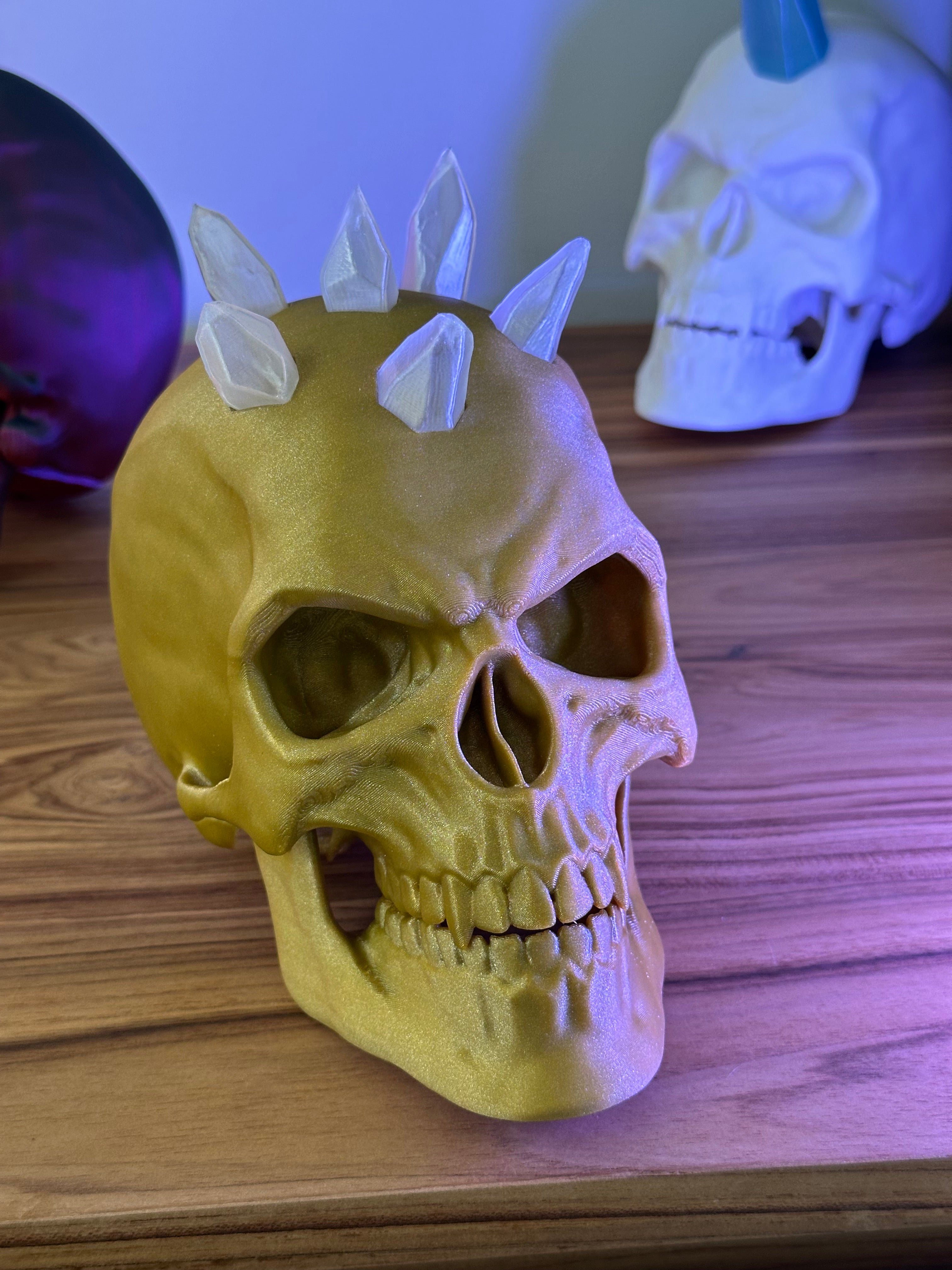 Nivelletyt kalloja Halloween-koristeeksi