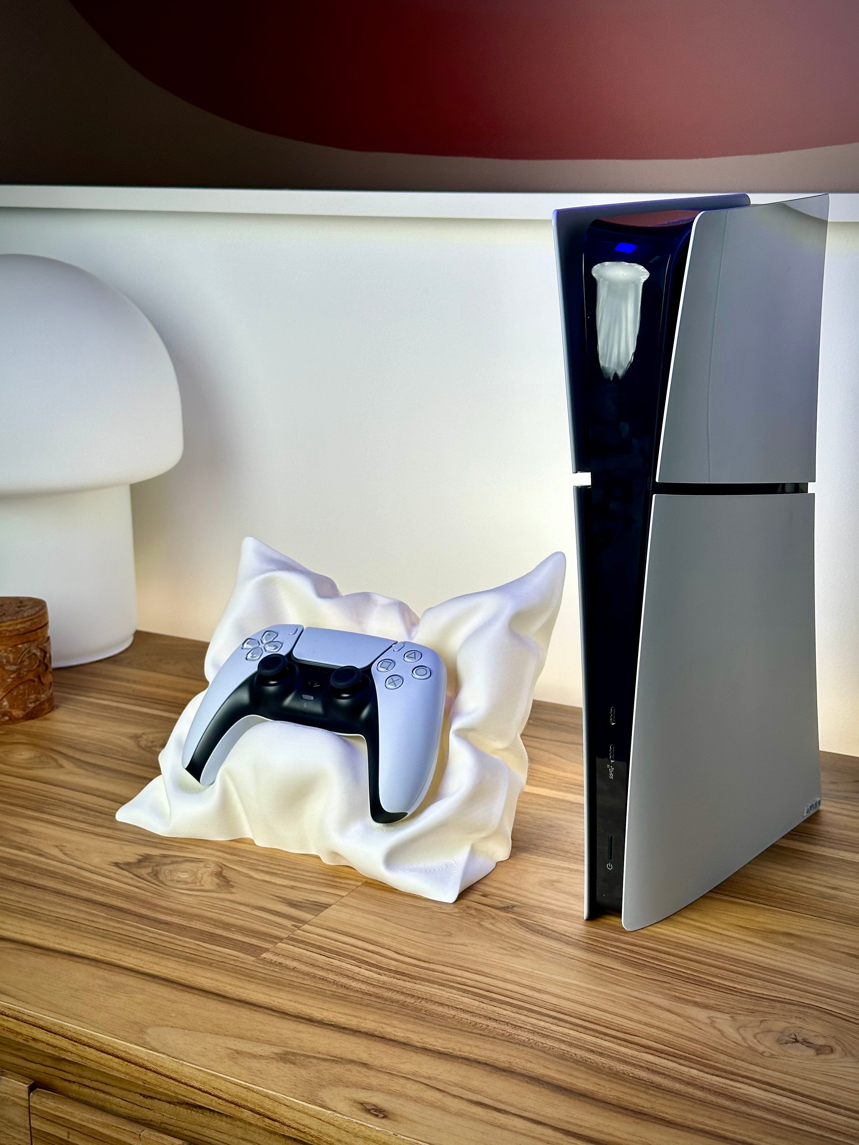 Stilfuld PS5 Controller Stander i Pudeform