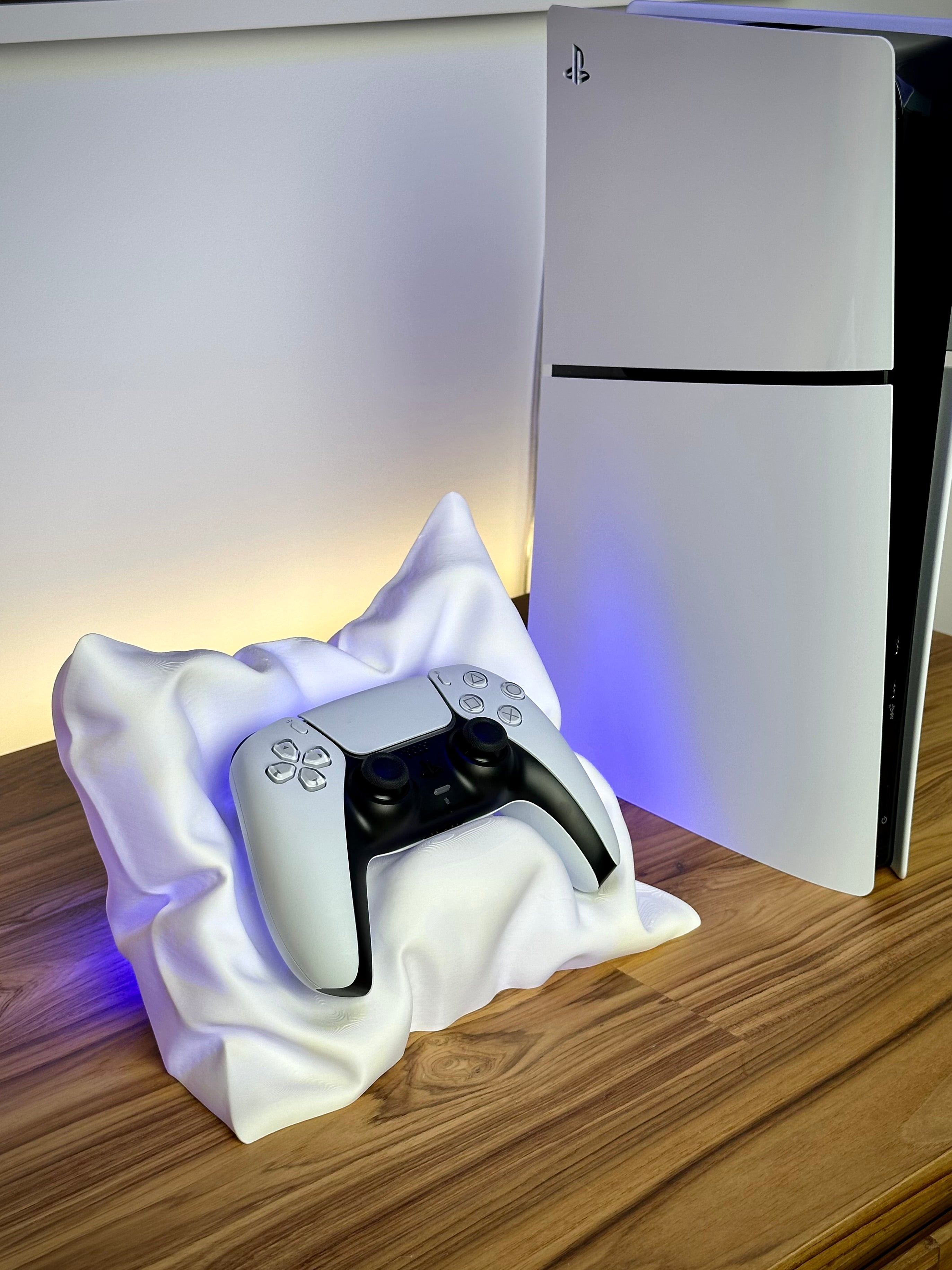 Stilfuld PS5 Controller Stander i Pudeform