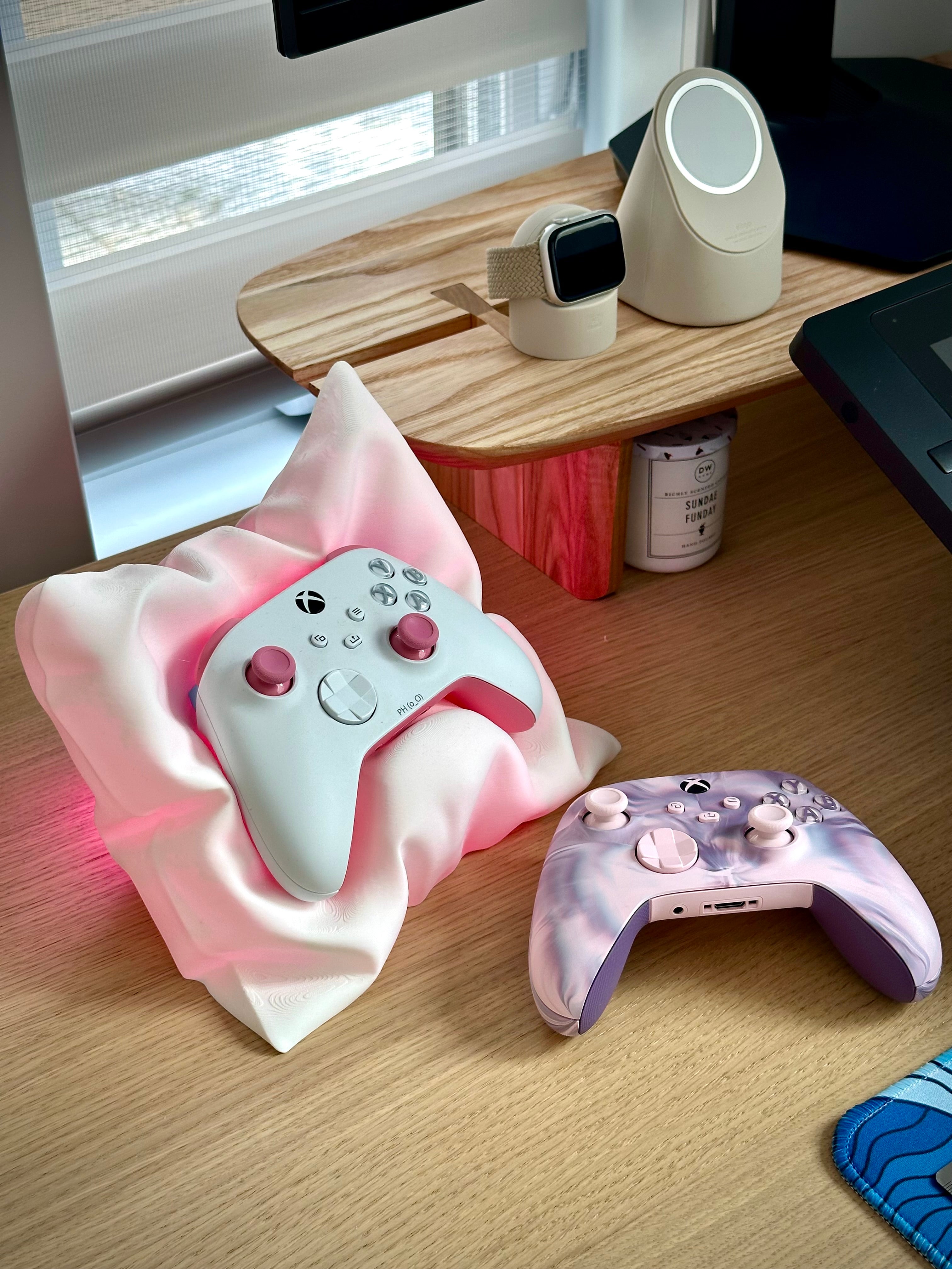 Xbox- ja Switch Pro Controller -pidike