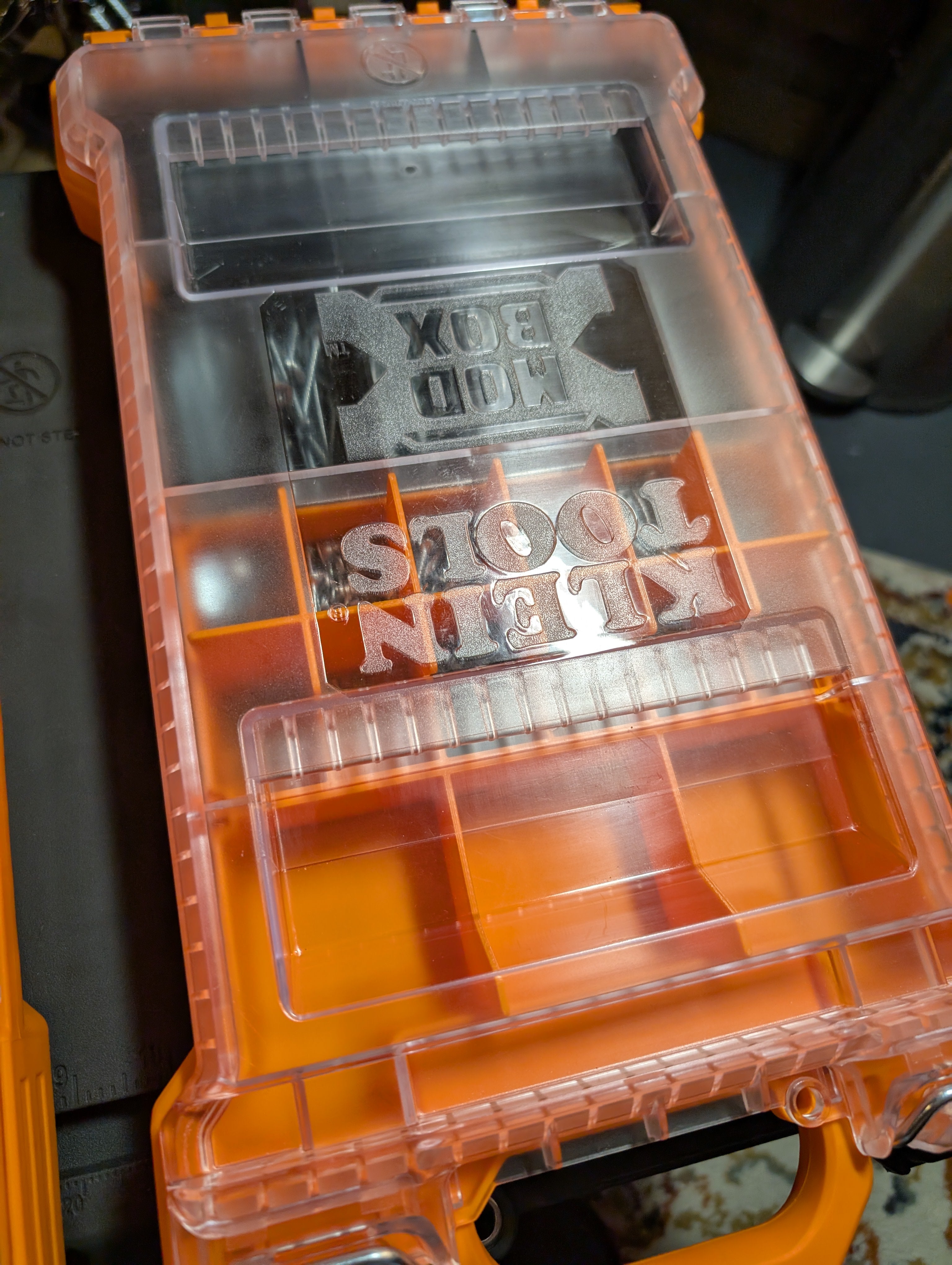 Pieni MODbox -lokerosarja pienille komponenteille