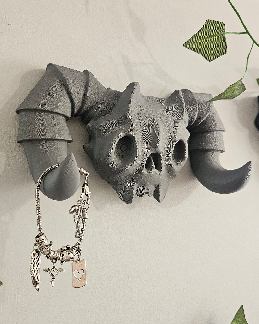 Demonikallo seinäkoukku