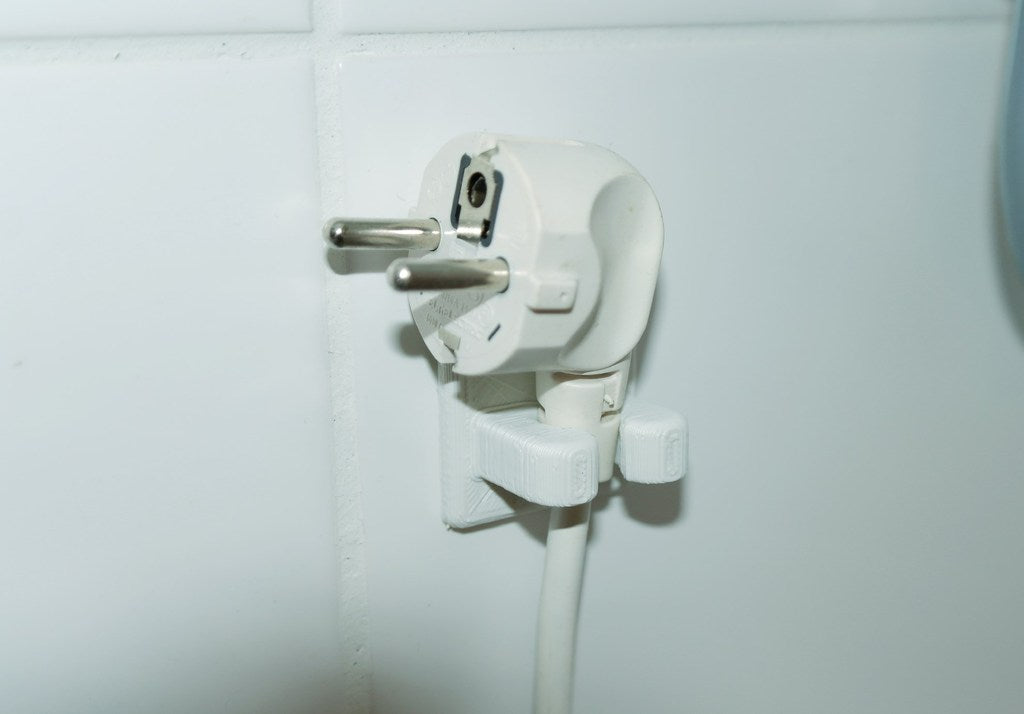 Seinäkaapelinpidike järjestettyihin johtoihin