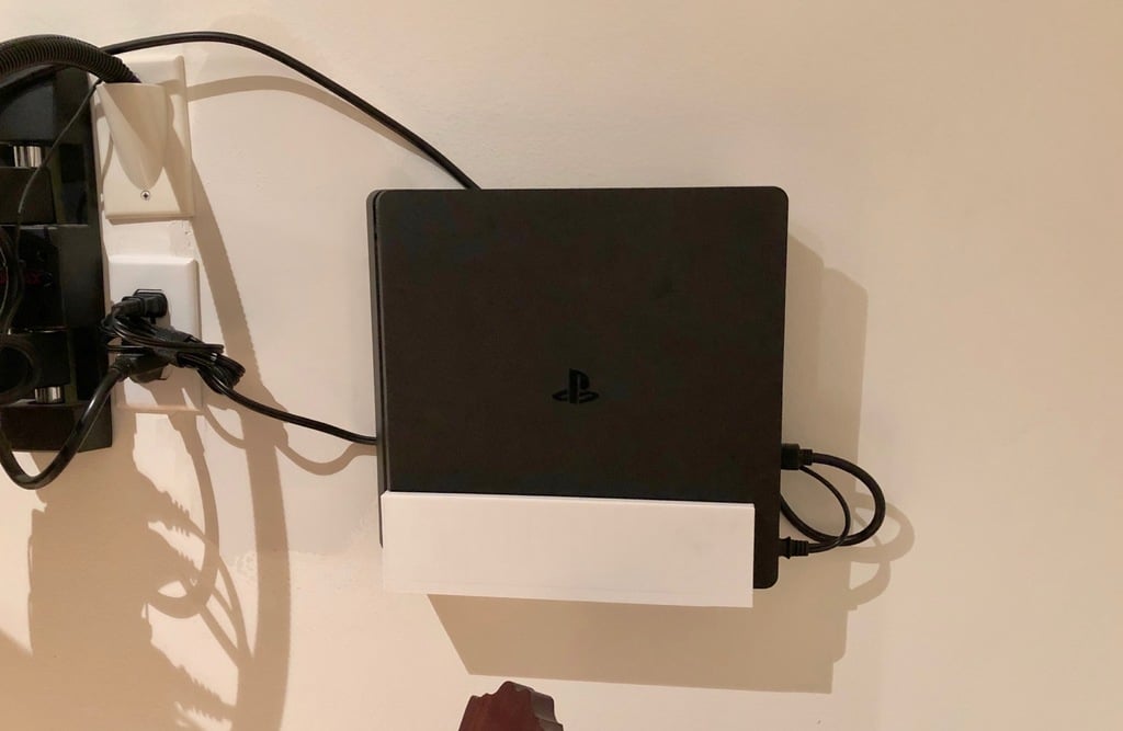 PS4 Slim -seinäteline