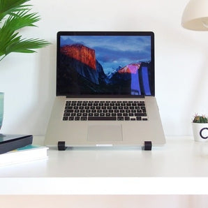 Geometrinen jalusta MacBook Pro 2016:lle
