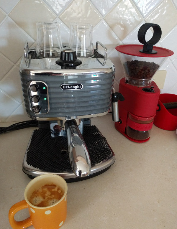 Kahvisuppilo ja tampperi espressolle