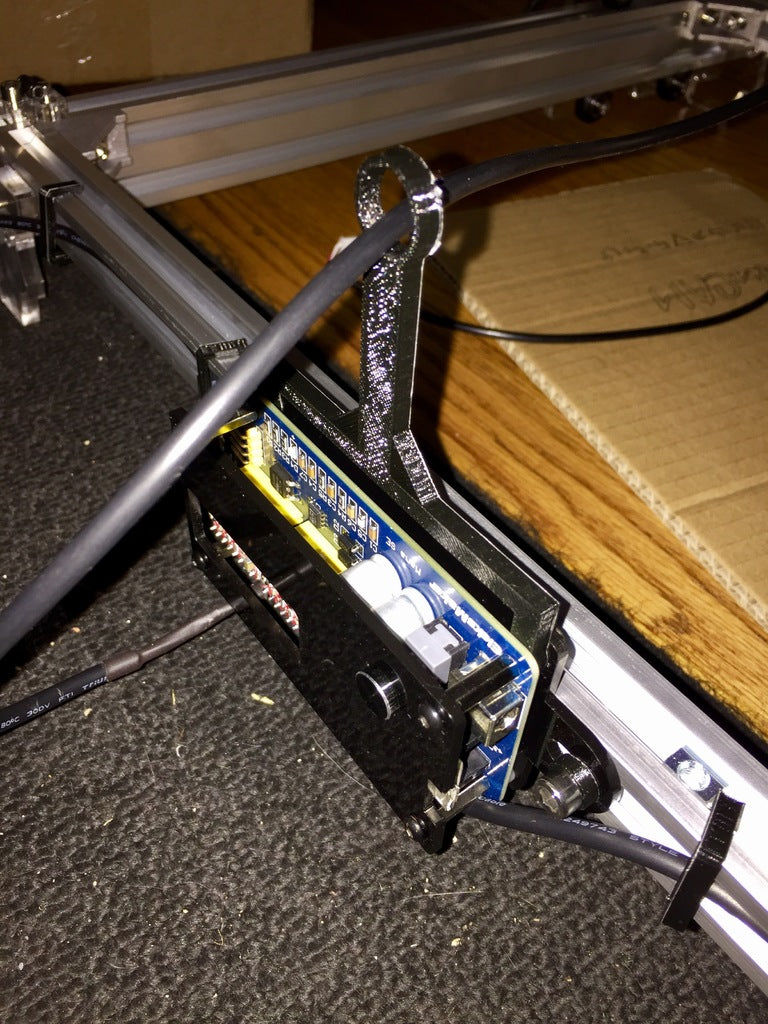 EleksMaker A3 kaapelinpidike