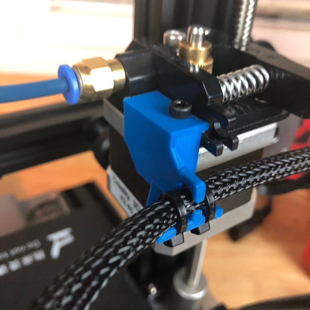 MK8 Ekstruuderin Johtosuojauskouru Ender-3:lle