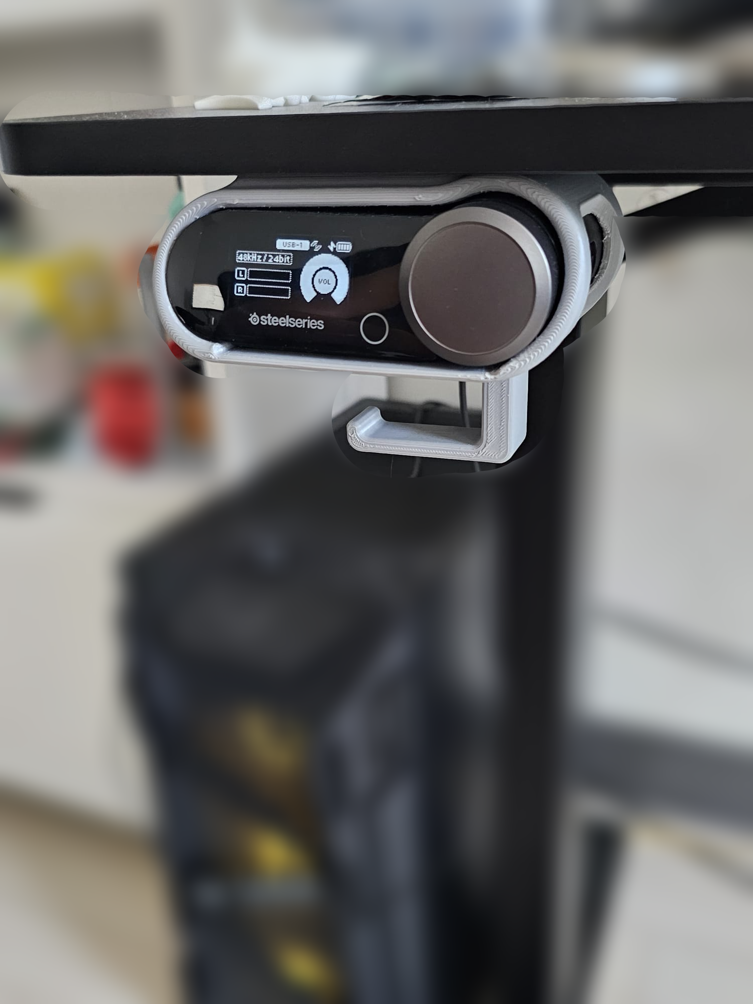 Arctis Nova Pro -kuuloketeline pöydän alle asennettavaksi