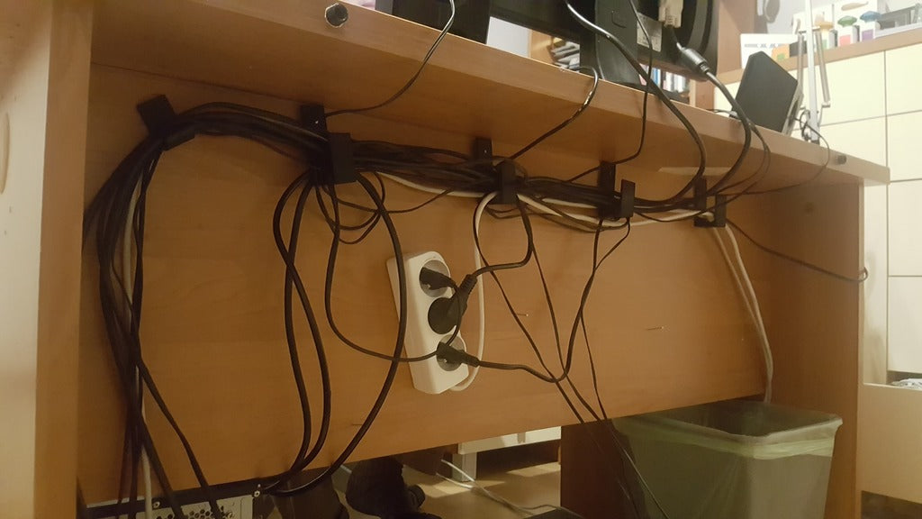 Yksinkertainen kaapelin pidike