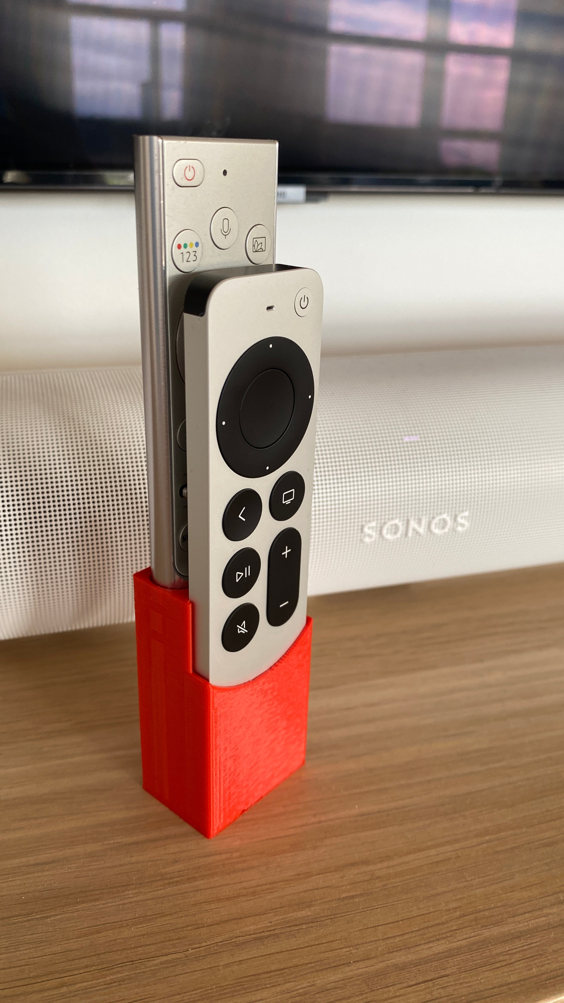 Seinäkiinnike Apple TV:lle (2021) ja Samsung TV:n kaukosäätimelle