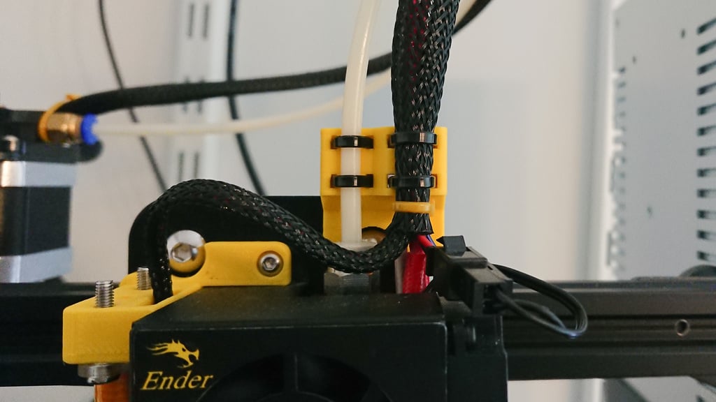 Pidike Hotend Bowden -putkille ja -kaapeleille, jossa on Creality Ender 3:n vedonpoisto