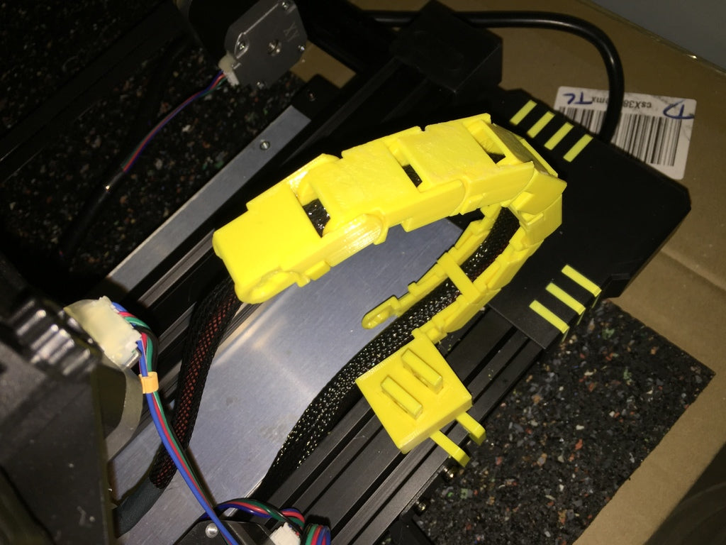 Anycubic Chiron tulostusalustakaapeliketjun remix klipsi