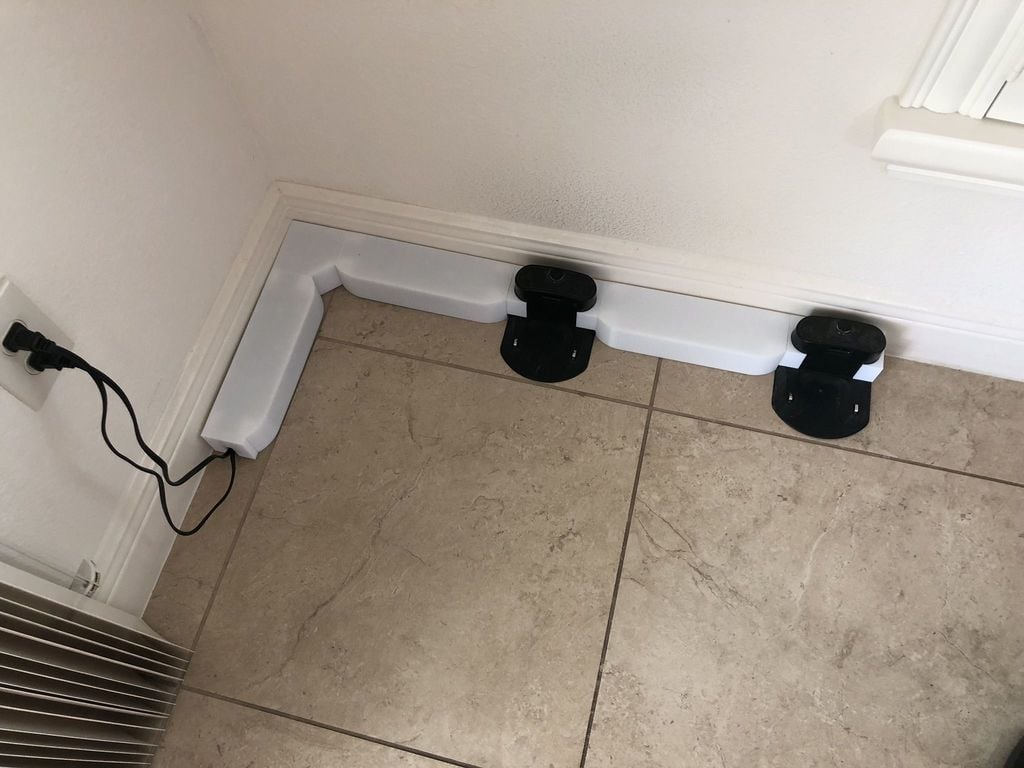 Roomba-latausasema ja kaapelinhallintajärjestelmä