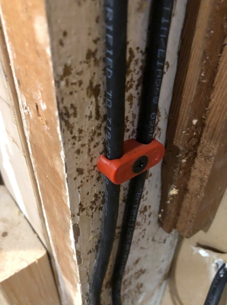 Kaksinkertainen Ethernet-kaapeliklipsi