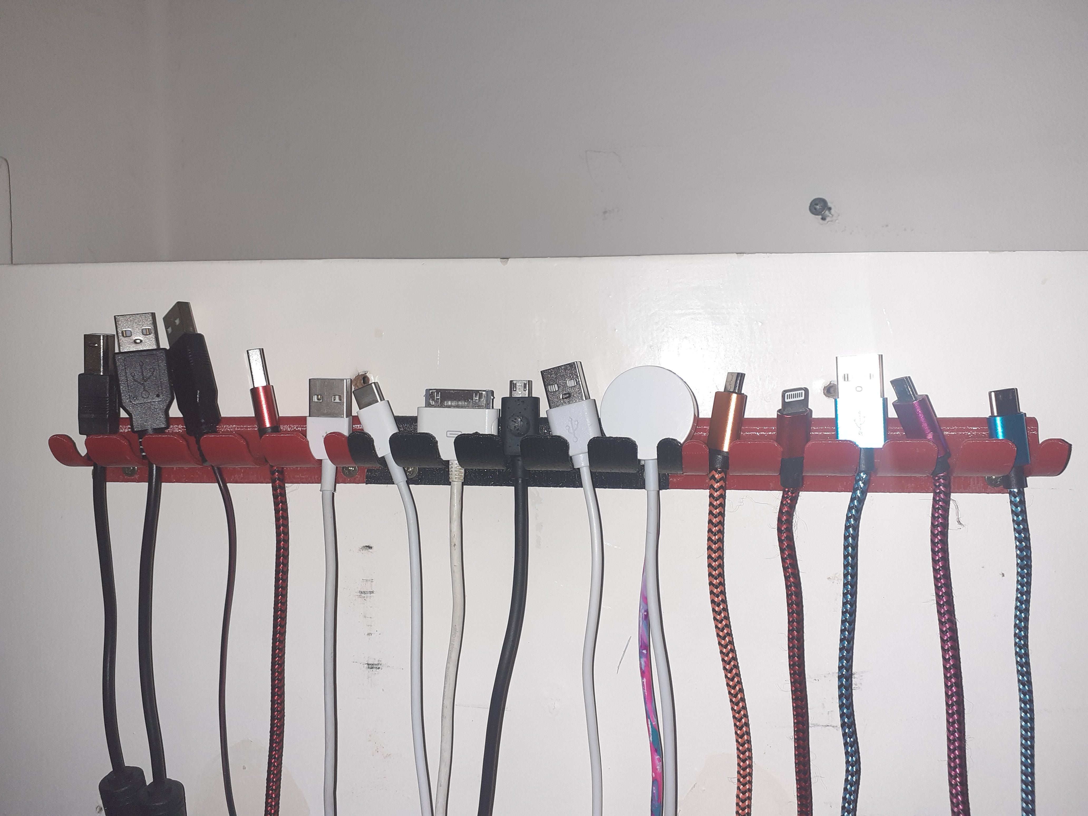 USB / DATA Kaapelin pidike