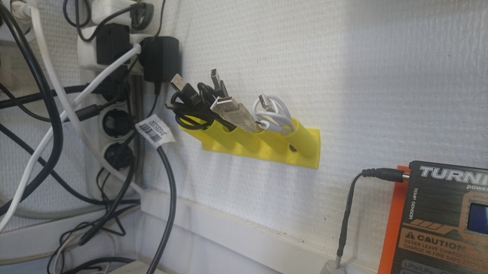 USB-kaapelikotelo