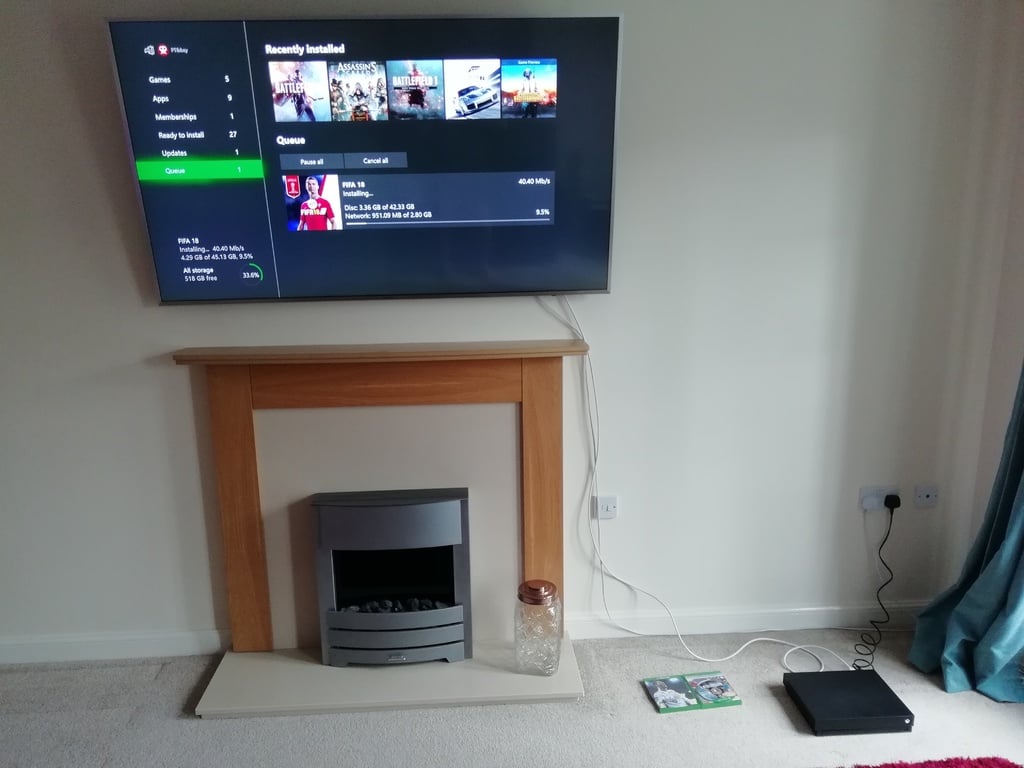 XBox One X - Seinäteline