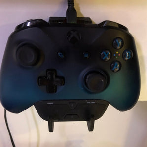 Xbox One -ohjaimen seinäkiinnitys