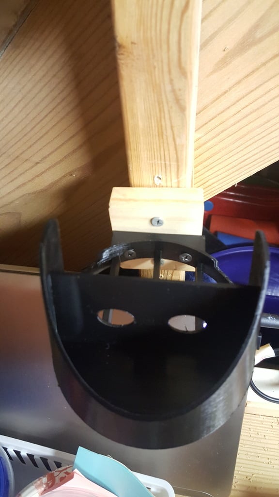 Seinään asennettava näppäimistön ja hiiren teline