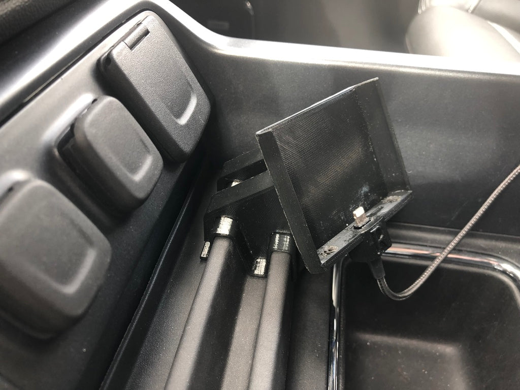 iPhone-teline GMC Sierra/Chevrolet Silverado (2014-2018) keskikonsolilla