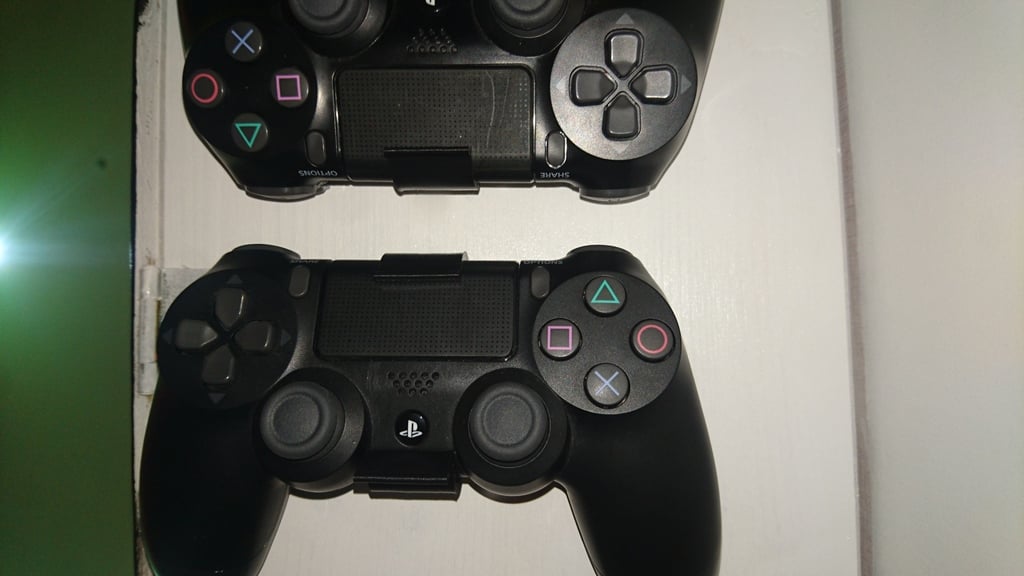 PS4-ohjaimen seinäkiinnike