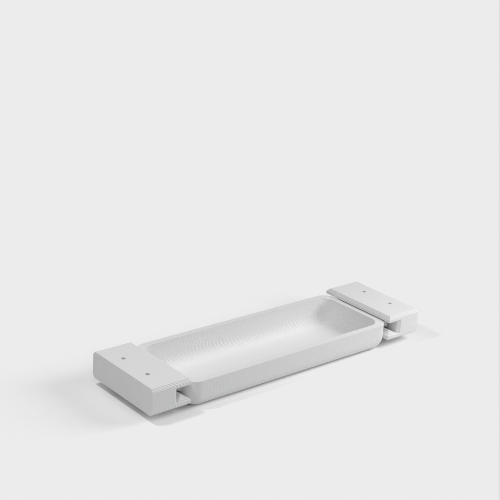 IKEA:n alusta Bekant-pöydälle USB-C-sovittimille