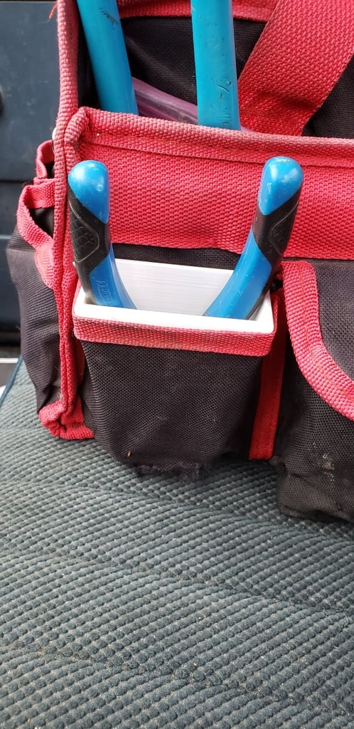Työkalulaukun sisäosa työkalujen järjestämiseen