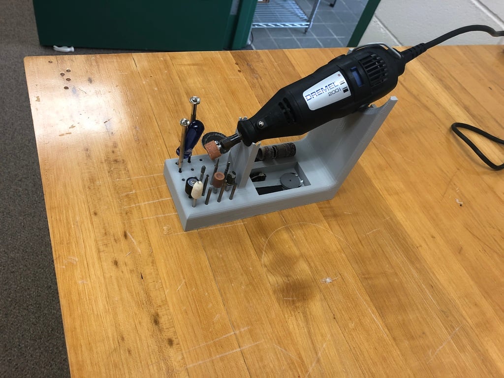 Dremel-teline bit-organisaattorilla ja johdonpidikellä