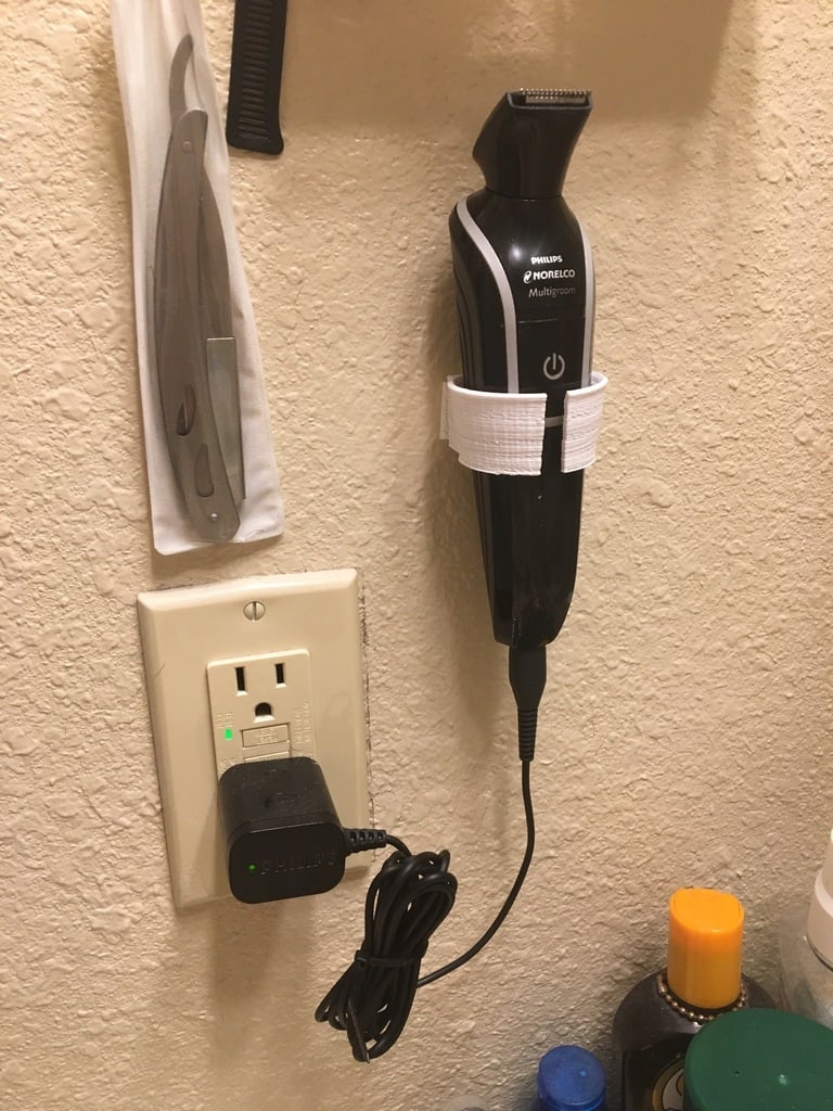 Käytännöllinen seinäkiinnitys Philips Norelco QG3330 Multigroom -laitteelle