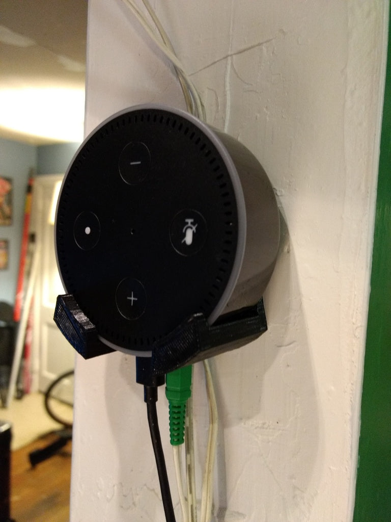 Seinäkiinnike Amazon Echo Dotille integroidulla kaapelinhallinnalla