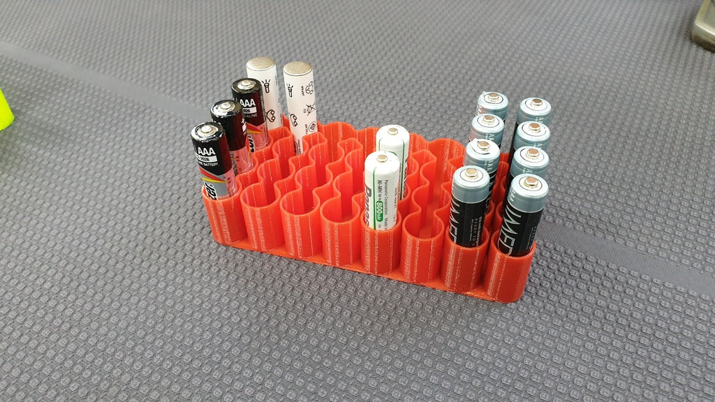 Batteriholder til AA, AAA, 18650 og 9V Batterier (Vase Mode Print)